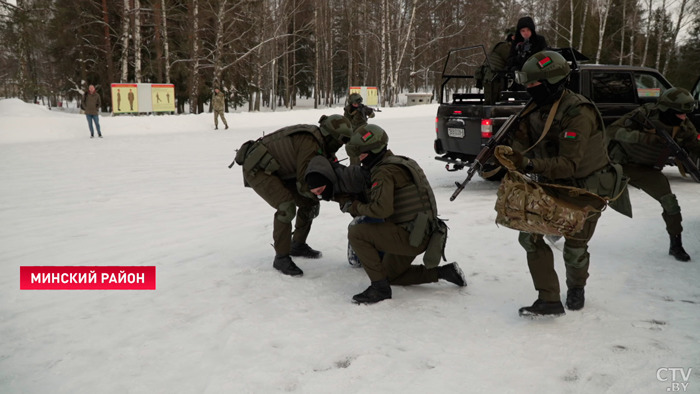 Кубраков объявил о начале проверки внутренних войск и спецназа - "Никакой чрезвычайной ситуации нет"
