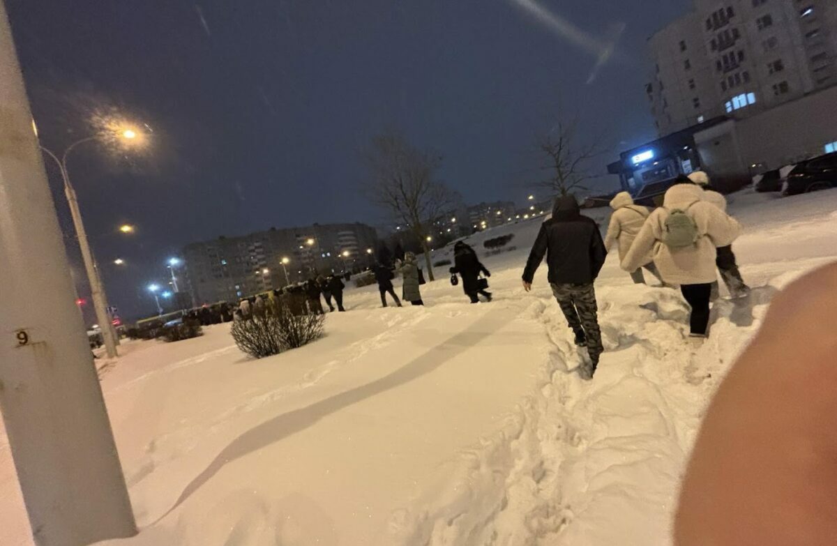 "Откажитесь от автомобилей!" - В Минске объявили красный уровень опасности