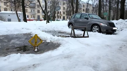В ГАИ объяснили, можно ли «застолбить» почищенное от снега парковочное место — «Мы приедем»