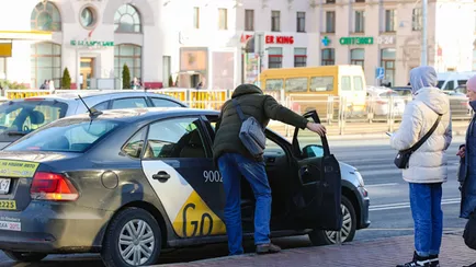 Белорусские таксисты предложили поднять тарифы на 35%. Вот что ответили в «Яндекс Go»