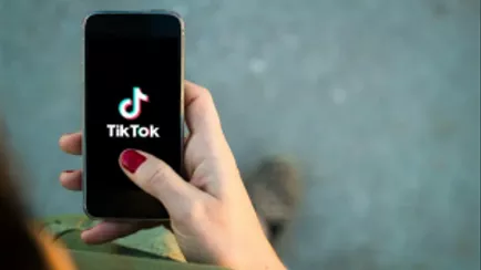 ЕС взялся за главную фишку TikTok. Бесконечную прокрутку могут запретить и в Instagram